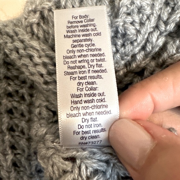 Jennifer Lopez Knit Sweater w Detachable Faux Fur scarf/hood, Gray, Sz Large - Picture 3 of 4